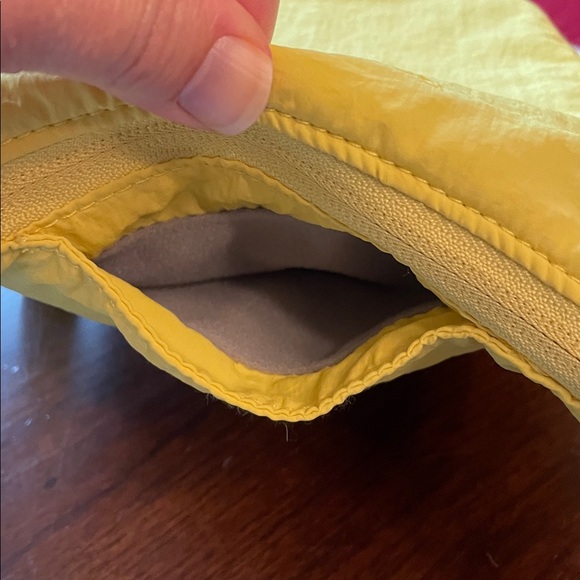 Baggallini Sunny Yellow Crossbody Bag - Picture 4 of 9